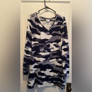 Lularoe Simply Comfortable Blue Camo V-Neck Sweater Shirt